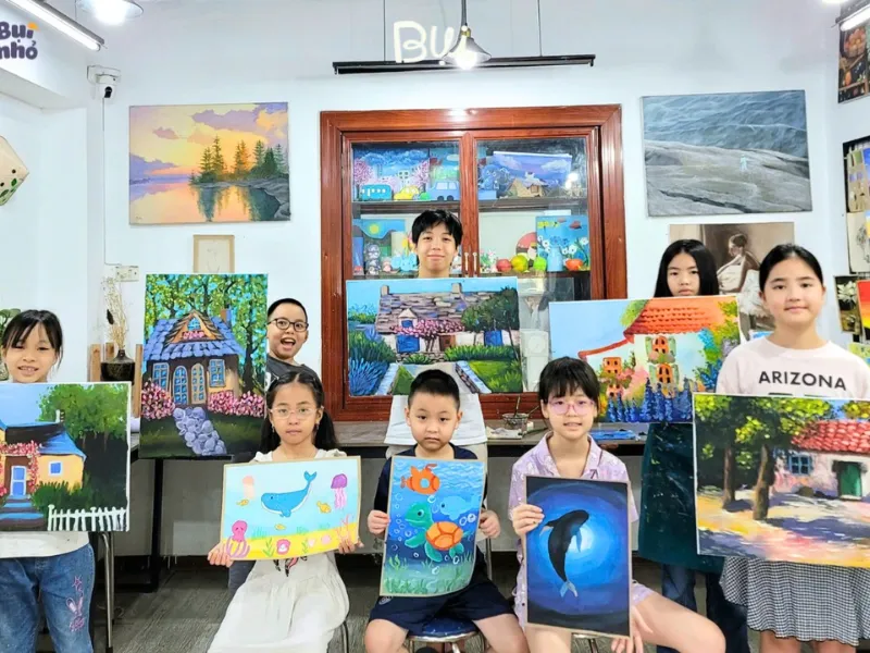 Cách Mỹ Thuật Bụi tổ chức lớp học vẽ cho bé Cách Mỹ Thuật Bụi tổ chức lớp học vẽ cho bé