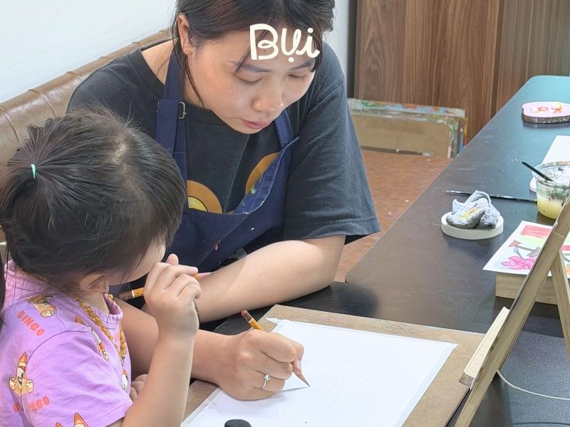 Sự thay đổi của con sau khi học vẽ tại Bụi Nhỏ