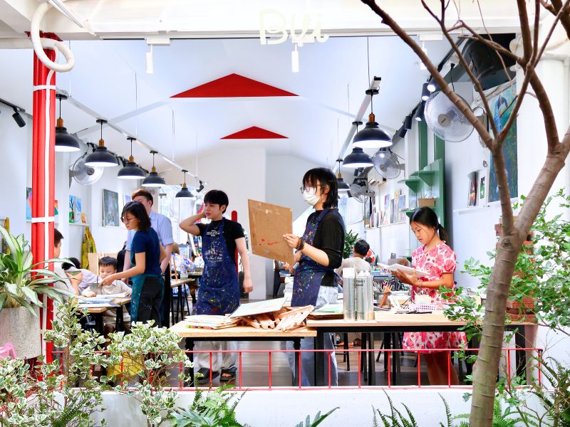 Đội ngũ giảng viên tại Bụi luôn đồng hành cùng học viên