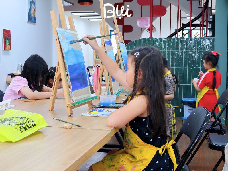 Lớp dạy vẽ thiếu nhi Quận 7 giúp bé phát triển tư duy sáng tạo và khả năng quan sát