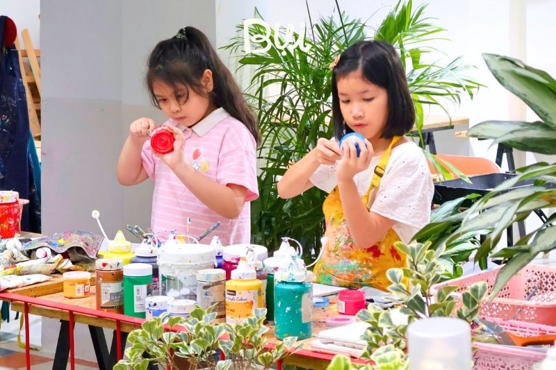 Không gian và dụng cụ học vẽ cho bé